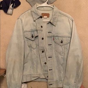Vintage Levi’s light wash denim jacket